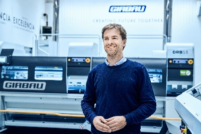 Girbau optimises the energy efficiency of its automated ironing line in collaboration with SMC